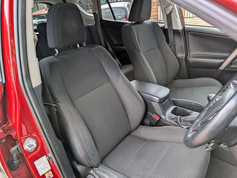 Toyota 2.0 D-4D Business Edition SUV 5dr Diesel Manual 2WD Euro 5 (s/s) (124 ps)