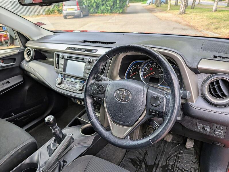 Toyota 2.0 D-4D Business Edition SUV 5dr Diesel Manual 2WD Euro 5 (s/s) (124 ps)