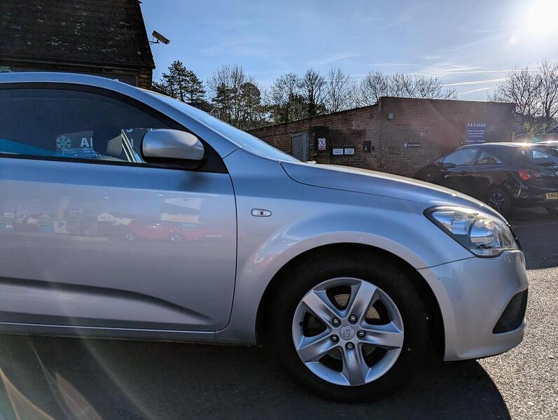 Kia 1.4 VR-7 Hatchback 3dr Petrol Manual (139 g/km, 89 bhp)