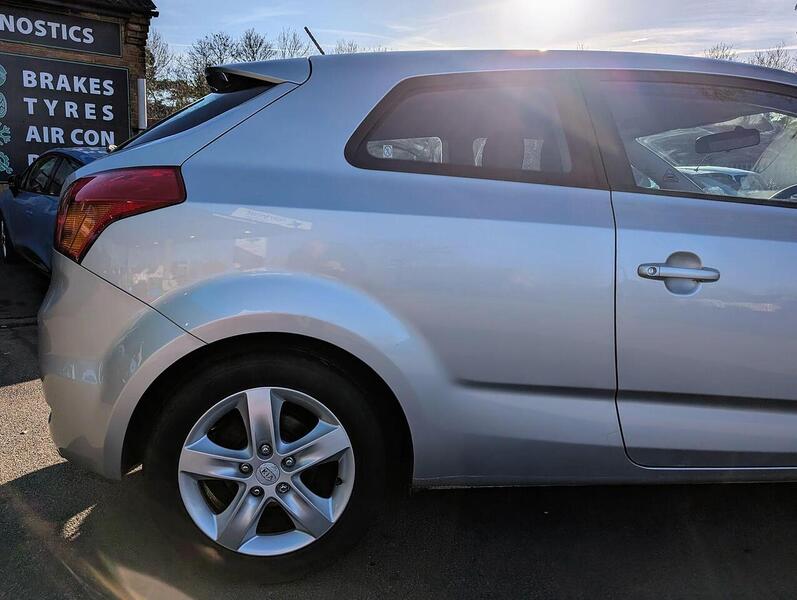 Kia 1.4 VR-7 Hatchback 3dr Petrol Manual (139 g/km, 89 bhp)