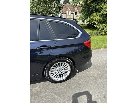 320I Luxury Touring 2.0 5dr Estate Automatic Petrol