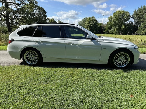 320I Luxury Touring 2.0 5dr Estate Automatic Petrol