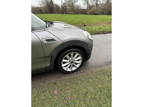 Cooper 1.5 5dr Estate auto Petrol