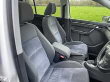 Volkswagen Touran TSI SE Automatic