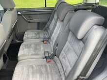 Volkswagen Touran TSI SE Automatic