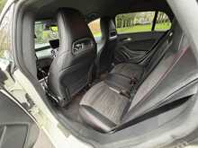 Mercedes-Benz Cla 180 Amg Line Automatic