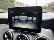 Mercedes-Benz Cla 180 Amg Line Automatic