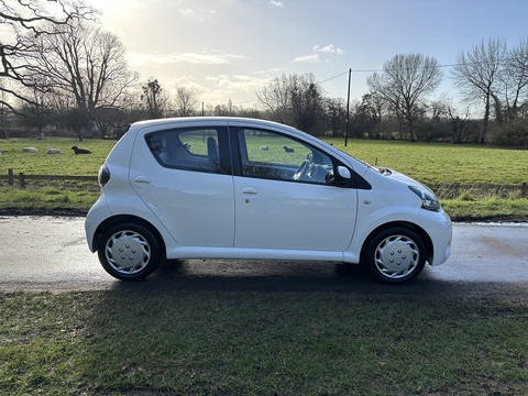 1.0 VVT-i Ice Hatchback 5dr Petrol MultiMode Euro 5 (67 ps)