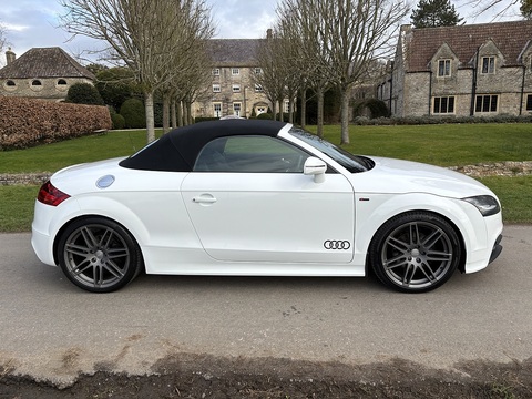 2.0 TFSI Black Edition Roadster 2dr Petrol Manual Euro 5 (s/s) (211 ps)