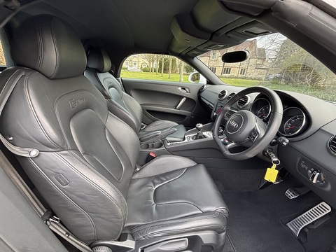 2.0 TFSI Black Edition Roadster 2dr Petrol Manual Euro 5 (s/s) (211 ps)