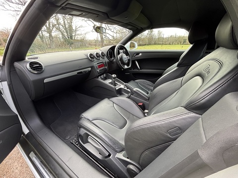 2.0 TFSI Black Edition Roadster 2dr Petrol Manual Euro 5 (s/s) (211 ps)