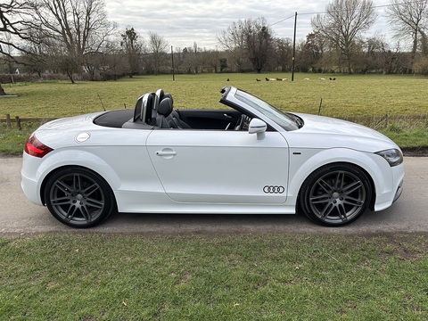 2.0 TFSI Black Edition Roadster 2dr Petrol Manual Euro 5 (s/s) (211 ps)