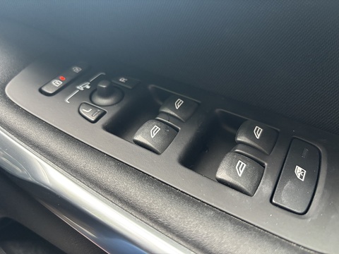 T4 Se 1.6 5dr Hatchback Automatic Petrol