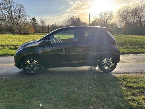 Aygo Vvt-I X-Clusiv Hatchback 1.0 Manual Petrol
