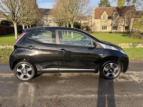 Aygo Vvt-I X-Clusiv Hatchback 1.0 Manual Petrol