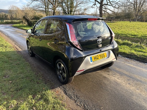 Aygo Vvt-I X-Clusiv Hatchback 1.0 Manual Petrol