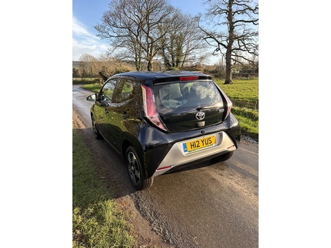 Aygo Vvt-I X-Clusiv Hatchback 1.0 Manual Petrol