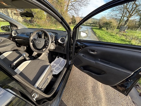 Aygo Vvt-I X-Clusiv Hatchback 1.0 Manual Petrol