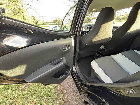 Aygo Vvt-I X-Clusiv Hatchback 1.0 Manual Petrol