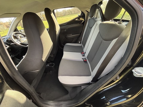 Aygo Vvt-I X-Clusiv Hatchback 1.0 Manual Petrol