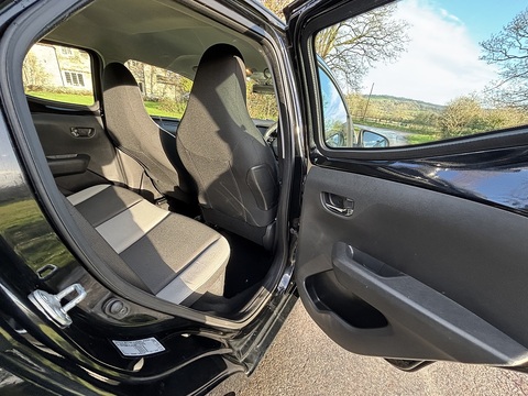 Aygo Vvt-I X-Clusiv Hatchback 1.0 Manual Petrol