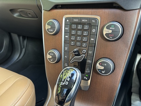 T5 Cross Country Lux Nav Awd 2.0 5dr Hatchback Automatic Petrol