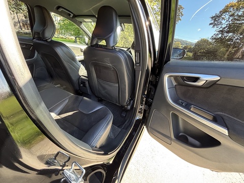 2.4 D5 R-Design Nav SUV 5dr Diesel Auto AWD Euro 6 (s/s) (220 ps)