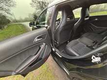 Mercedes-Benz Cla Cla 180 Amg Line