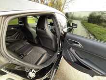 Mercedes-Benz Cla Cla 180 Amg Line