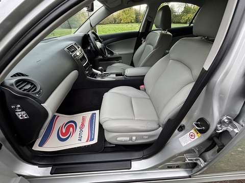 2.5 250 SE Saloon 4dr Petrol Automatic (214 g/km, 204 bhp)