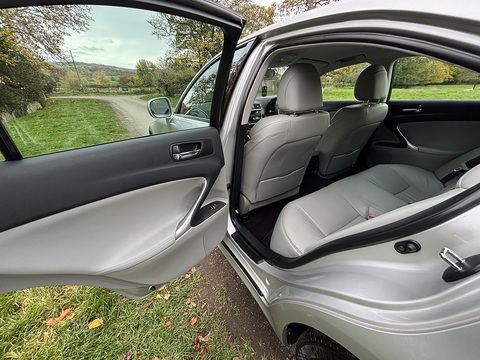 2.5 250 SE Saloon 4dr Petrol Automatic (214 g/km, 204 bhp)