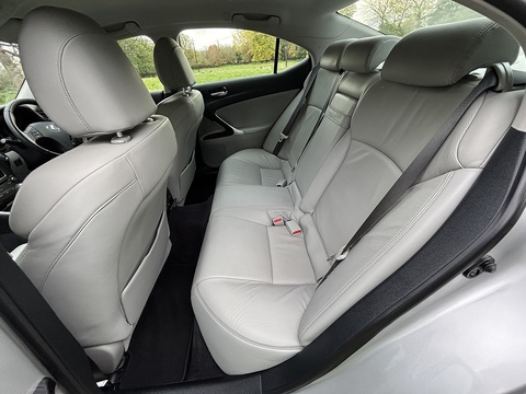 2.5 250 SE Saloon 4dr Petrol Automatic (214 g/km, 204 bhp)