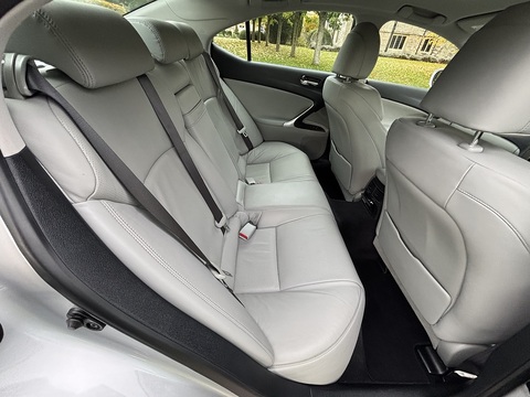 2.5 250 SE Saloon 4dr Petrol Automatic (214 g/km, 204 bhp)