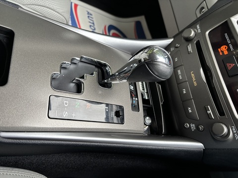 2.5 250 SE Saloon 4dr Petrol Automatic (214 g/km, 204 bhp)