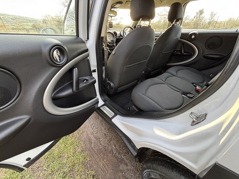 One 1.6 5dr Hatchback Automatic Petrol