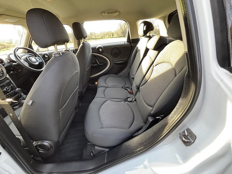 One 1.6 5dr Hatchback Automatic Petrol