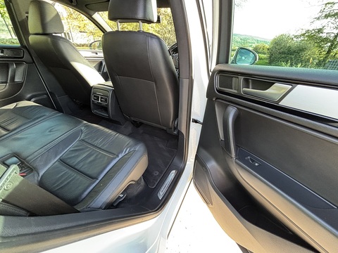 3.0 TDI V6 BlueMotion Tech R-Line SUV 5dr Diesel Tiptronic 4WD Euro 5 (s/s) (245 ps)