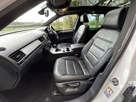 3.0 TDI V6 BlueMotion Tech R-Line SUV 5dr Diesel Tiptronic 4WD Euro 5 (s/s) (245 ps)