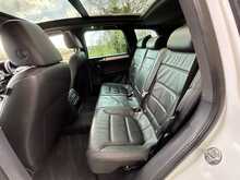 Volkswagen Touareg TDI V6 BlueMotion Tech R-Line