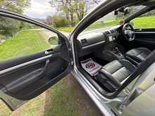 Volkswagen Golf R32
