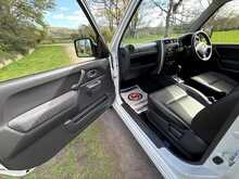 Suzuki Jimny VVT SZ4