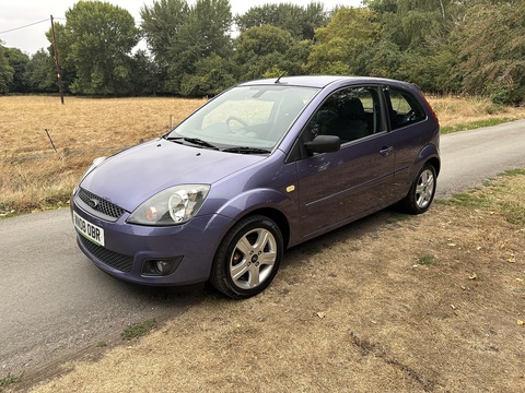 1.25 Zetec Climate Hatchback 3dr Petrol Manual (142 g/km, 74 bhp)