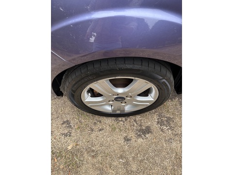 1.25 Zetec Climate Hatchback 3dr Petrol Manual (142 g/km, 74 bhp)
