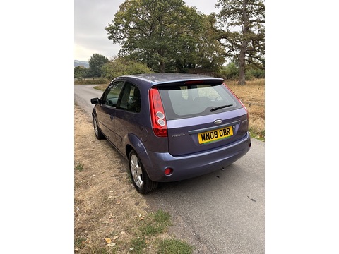 1.25 Zetec Climate Hatchback 3dr Petrol Manual (142 g/km, 74 bhp)