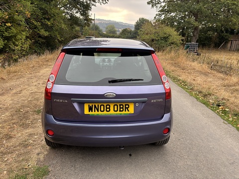 1.25 Zetec Climate Hatchback 3dr Petrol Manual (142 g/km, 74 bhp)