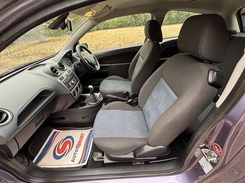 1.25 Zetec Climate Hatchback 3dr Petrol Manual (142 g/km, 74 bhp)