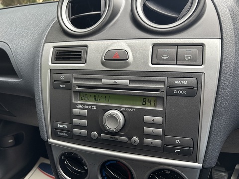 1.25 Zetec Climate Hatchback 3dr Petrol Manual (142 g/km, 74 bhp)
