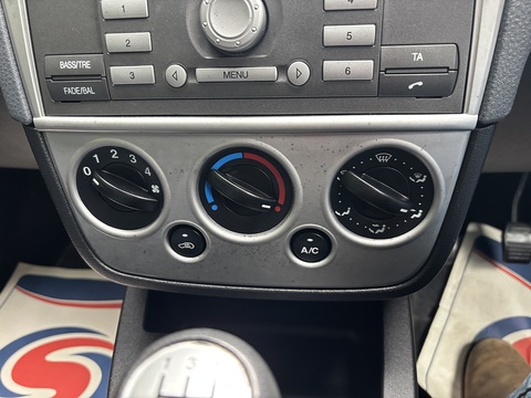 1.25 Zetec Climate Hatchback 3dr Petrol Manual (142 g/km, 74 bhp)