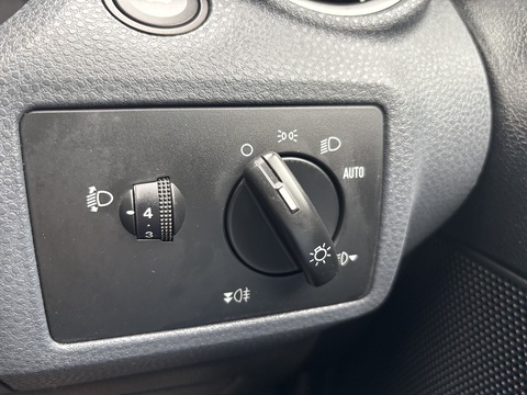 1.25 Zetec Climate Hatchback 3dr Petrol Manual (142 g/km, 74 bhp)