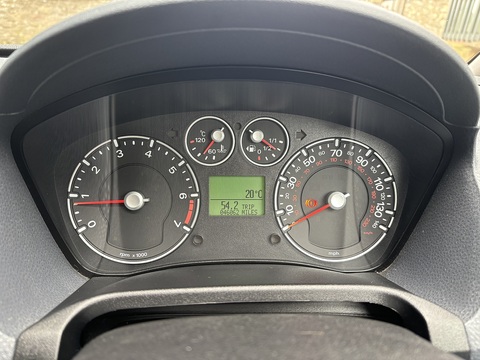1.25 Zetec Climate Hatchback 3dr Petrol Manual (142 g/km, 74 bhp)